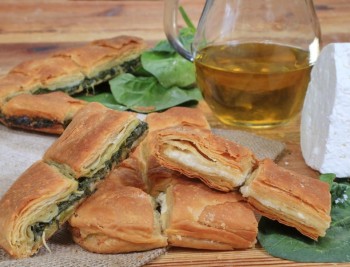 Χωριάτικα σπανακοπιτάκια φύλλο φύλλο